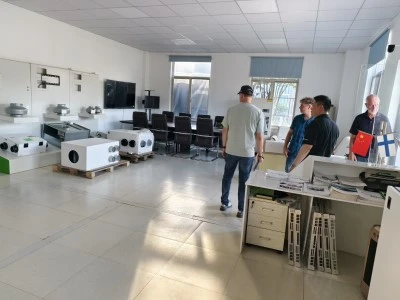 Clienții străini au vizitat Enchoy (Suzhou) Ventilation System Co., Ltd., des...